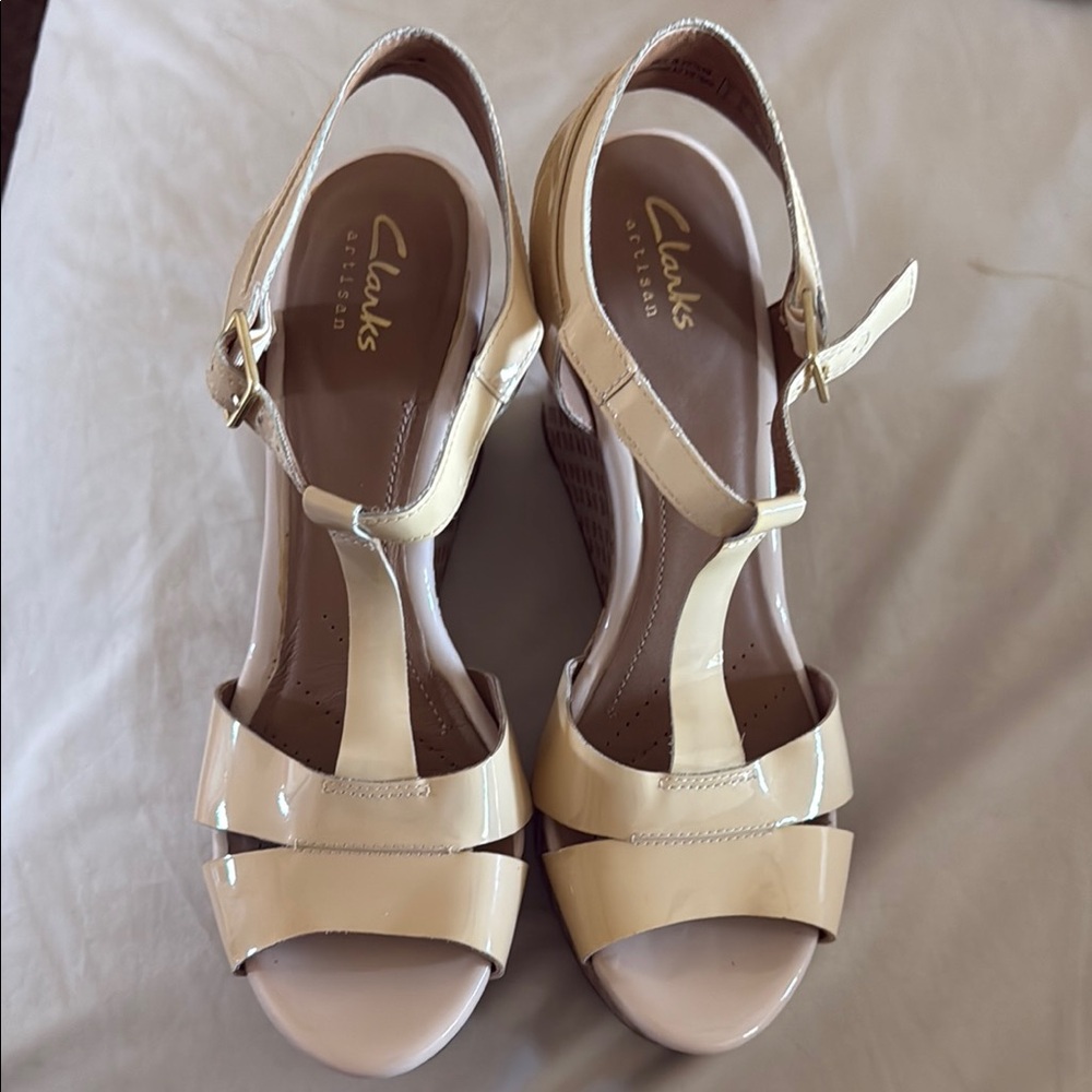 Clarks Women's Cream Sandals